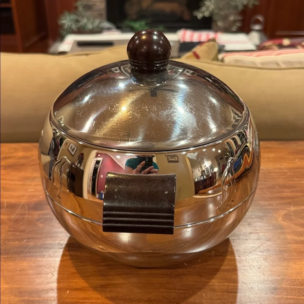 Vintage MCM West Bend Chrome Penguin Hit Cold Ice Bucket Made In USA Bakelight